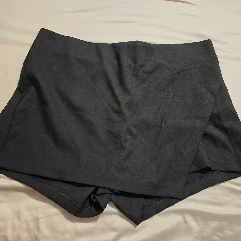 Torrid Black Skort-Style Shorts with Modern Design